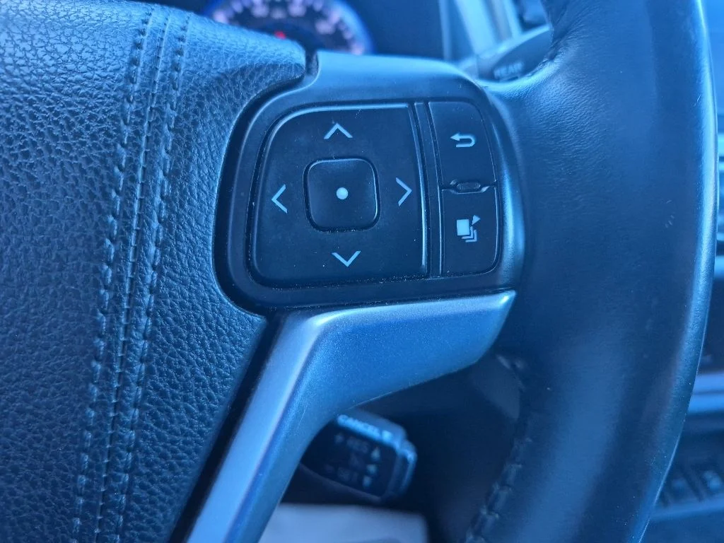 Used 2016 Gray Toyota XLE V6 image 21