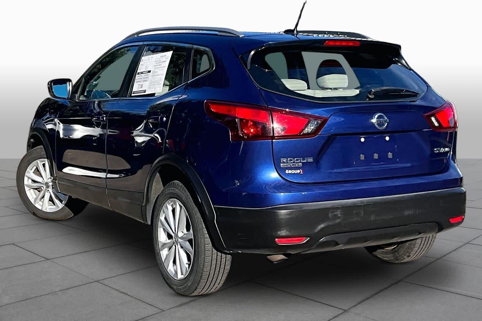 Used 2018 Caspian Blue Nissan SV image 12