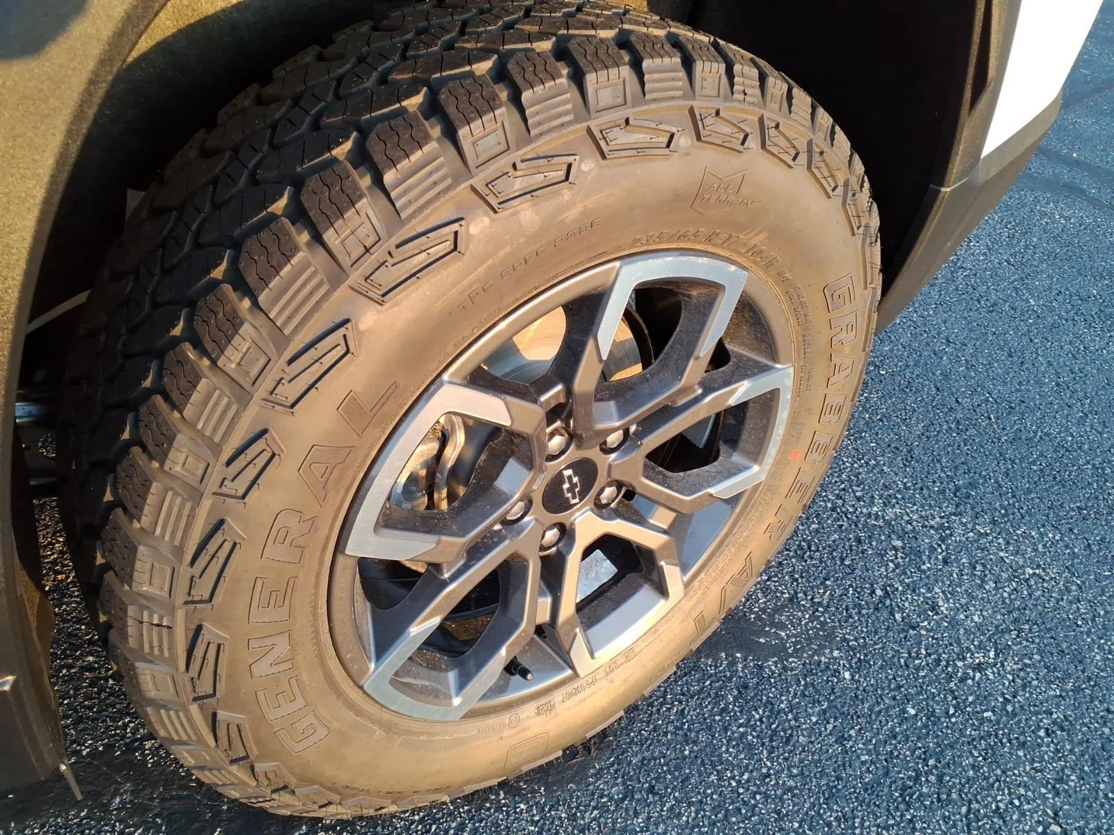 2027 Chevrolet Equinox ACTIV - Photo 3