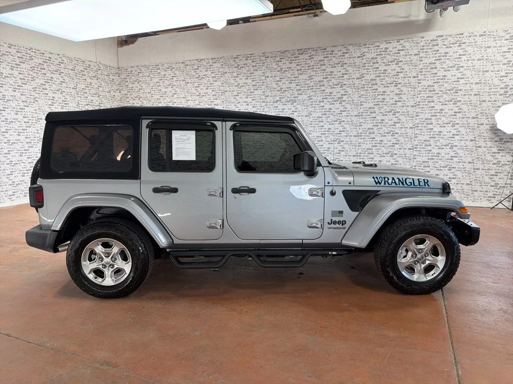 Used 2021 Silver Jeep Unlimited Sport image 8