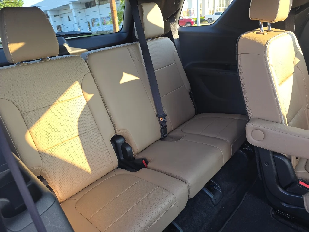 Used 2023 Iridescent Pearl Tricoat Chevrolet Premier image 26