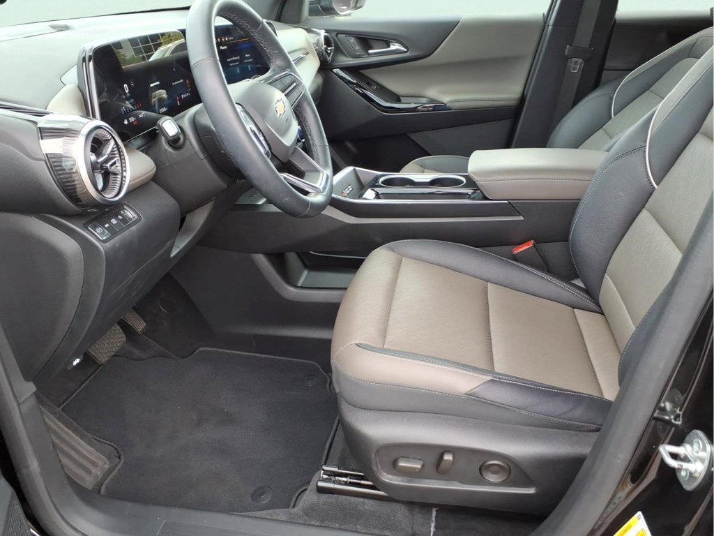Used 2025 Black Chevrolet LT image 19