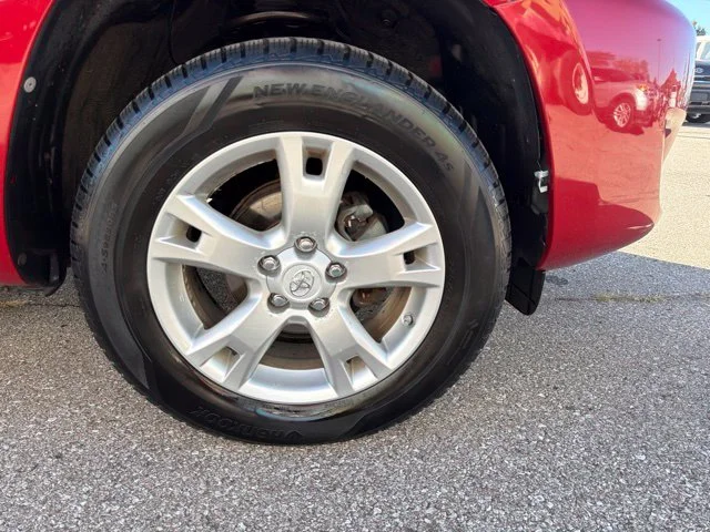 Used 2011 Red Toyota Base image 33