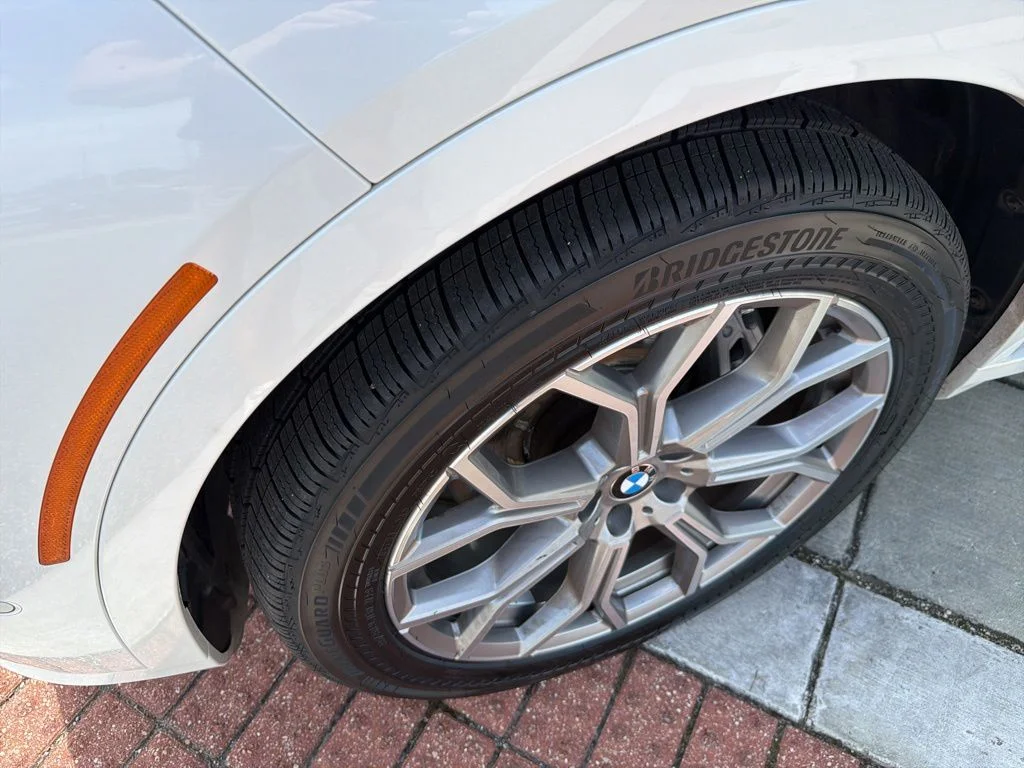 Used 2023 Mineral White Metallic BMW xDrive40i image 10