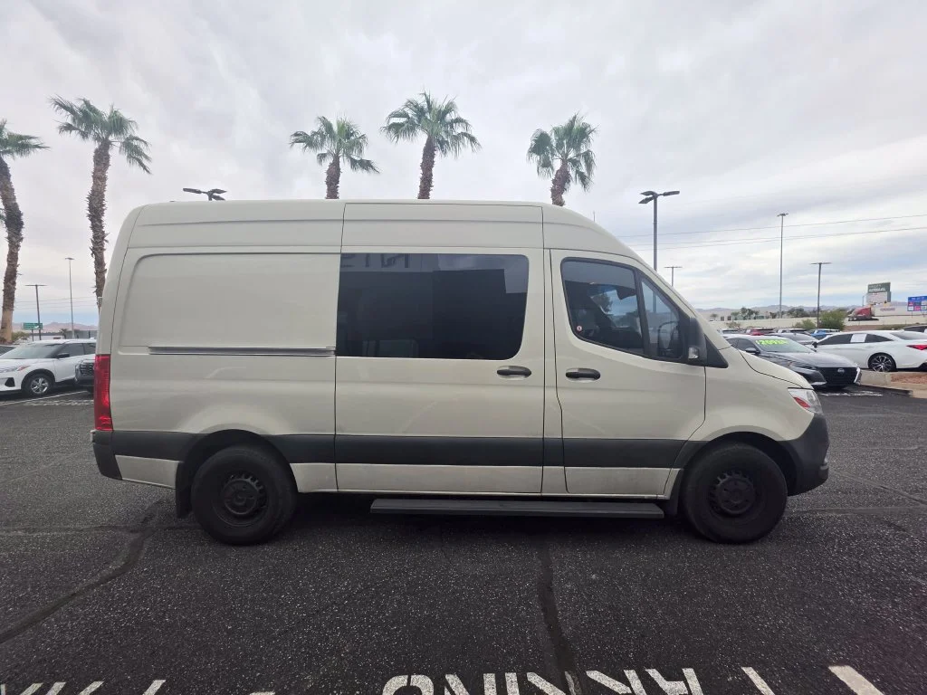 Used 2022  Mercedes-Benz  image 4