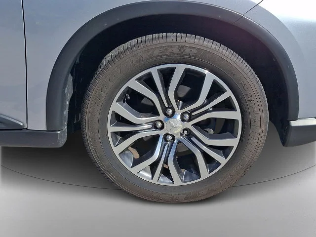 Used 2017 Silver Mitsubishi SEL image 8