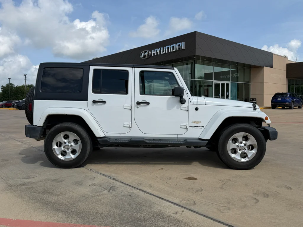 Used 2014 Bright White Clearcoat Jeep Sahara image 7