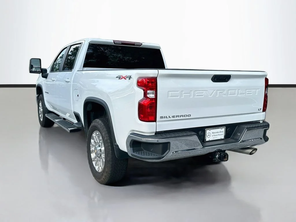 Used 2025 Summit White Chevrolet LT image 7