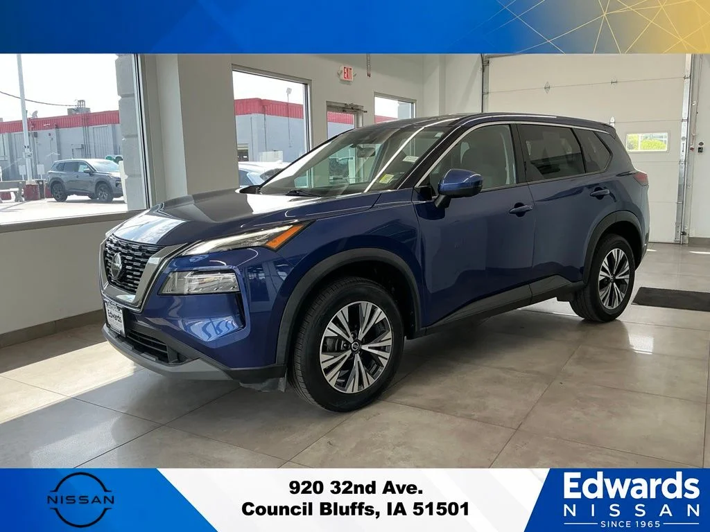 Used 2021 Blue Nissan SV image 4