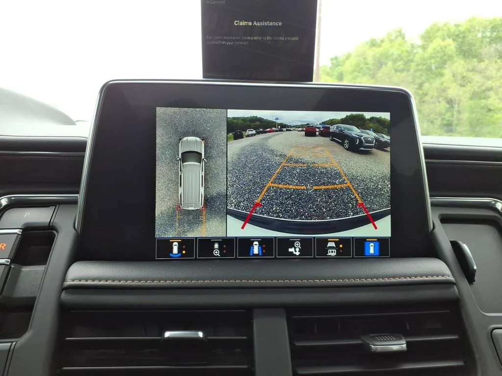 Used 2023 White GMC AT4 image 18