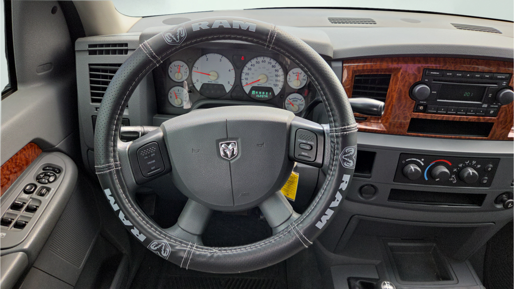 Used 2006 White Dodge SLT image 23