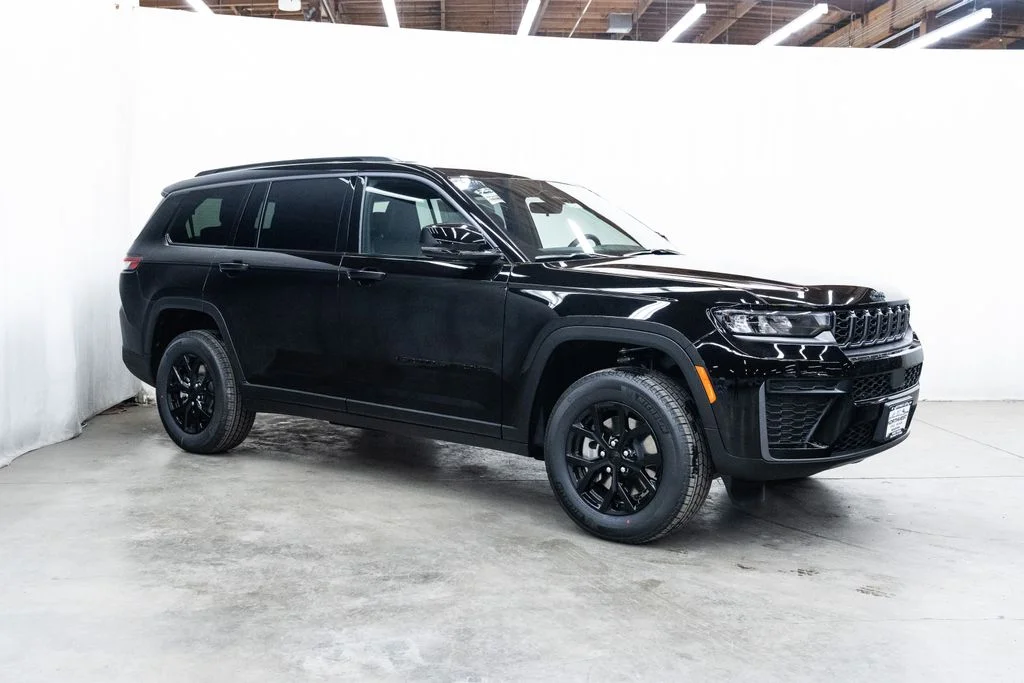 2026 Jeep Grand Cherokee L Laredo Altitude 4x4's photo