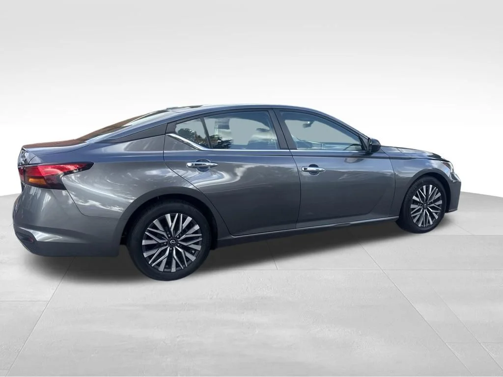 Used 2024 Gray Nissan 2.5 SV image 8