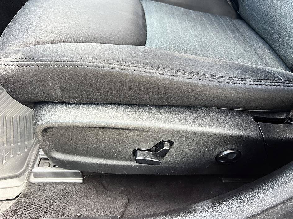 Used 2019 Velvet Red Pearlcoat Chrysler Touring image 21