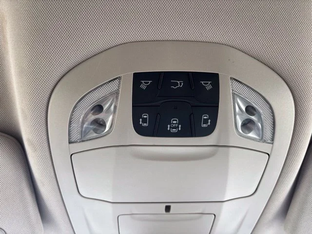 Certified Used 2024 Silver Mist Clearcoat Chrysler Select image 28