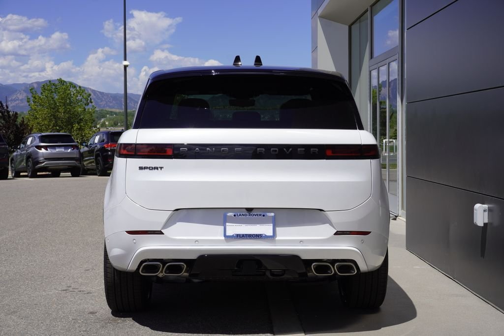 New 2026 Ostuni Pearl White LAND ROVER Dynamic SE image 6