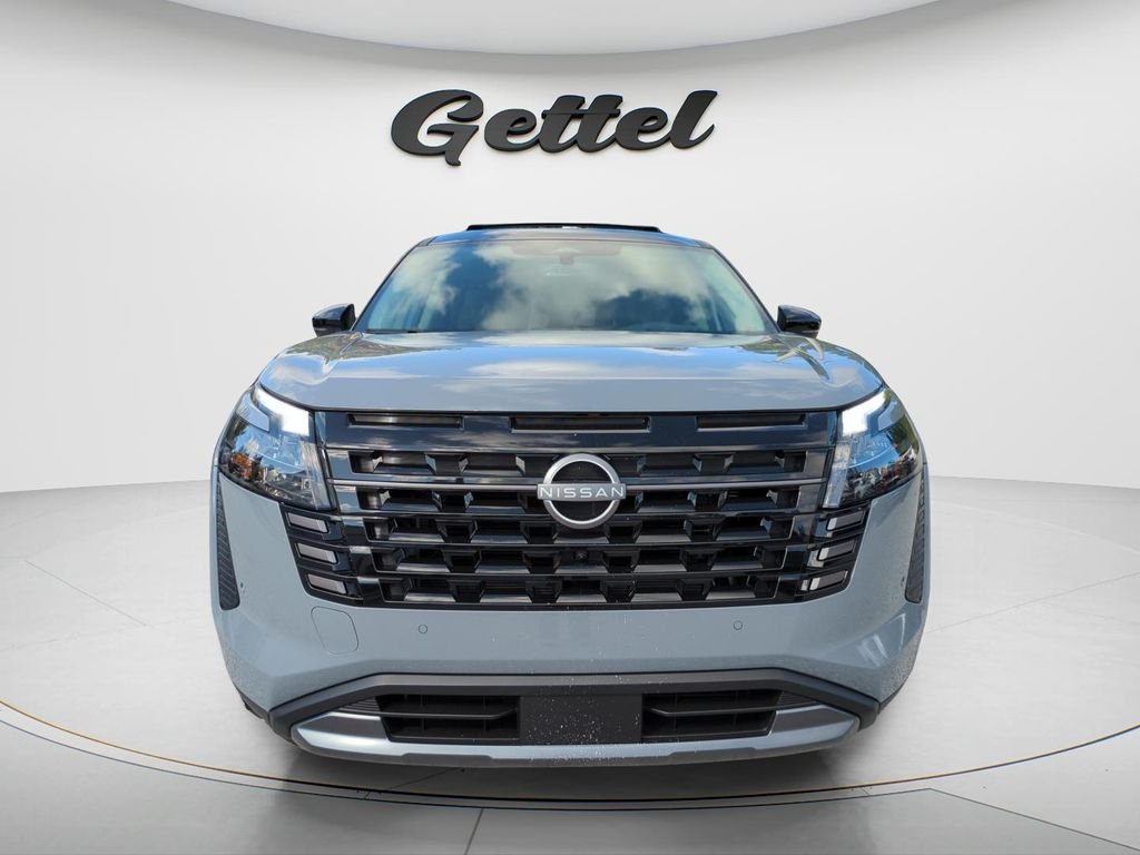 New 2026 Boulder Gray Pearl / Super Black Two-tone Nissan Platinum image 2