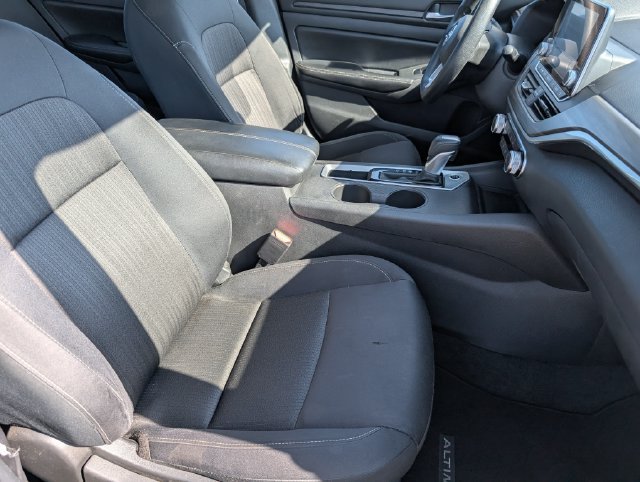 Used 2025 White Nissan 2.5 SV image 26