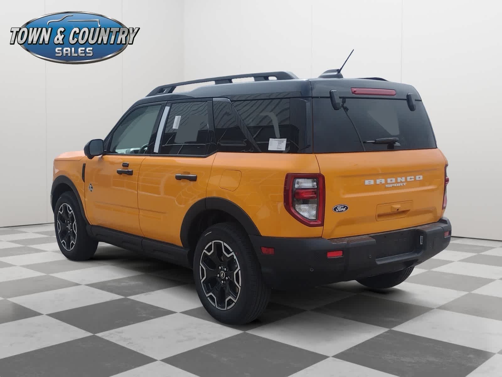 New 2026 Orange Fury Metallic Tri-Coat Ford Outer Banks image 5
