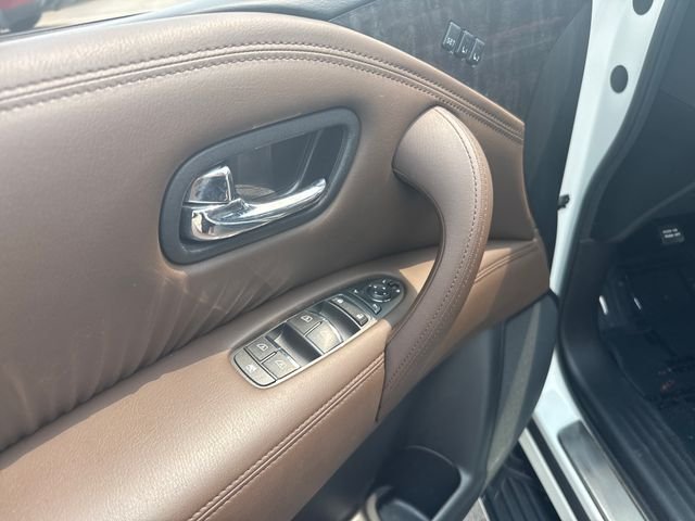 Used 2023 White Nissan Platinum image 11