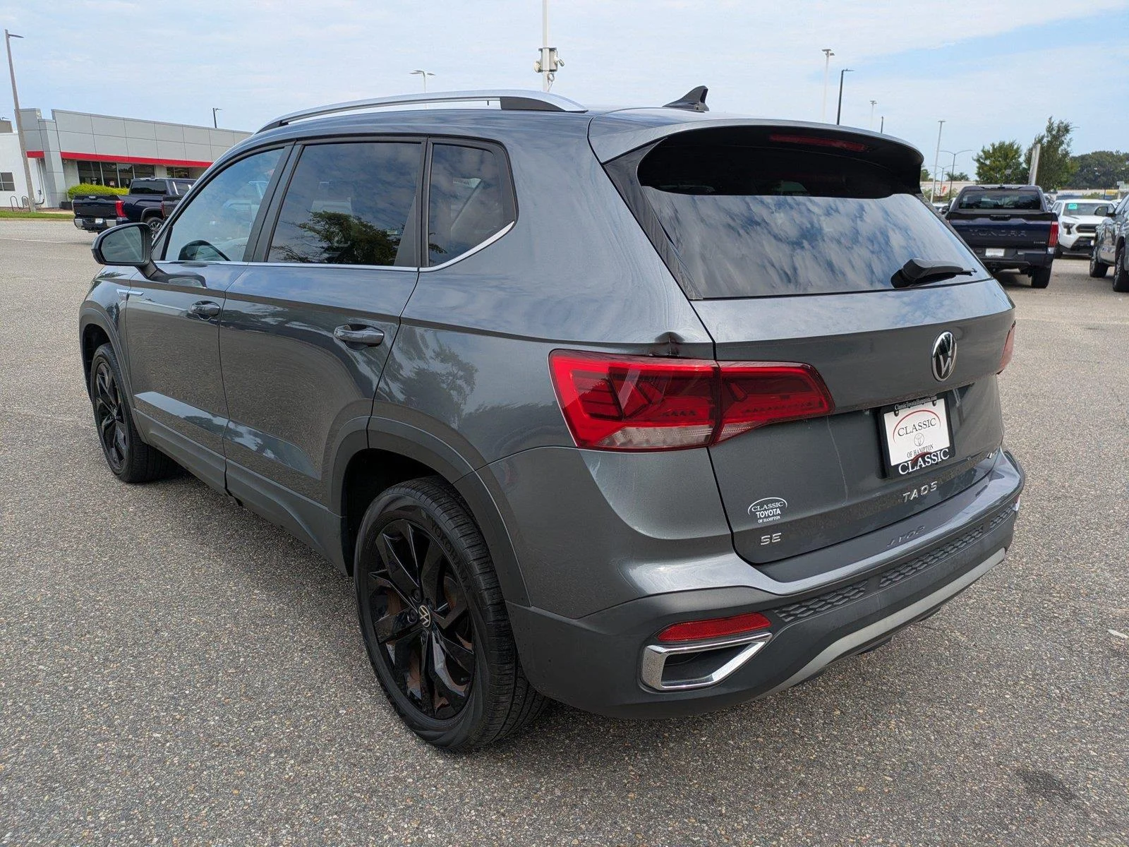 Used 2022 Platinum Gray Metallic Volkswagen SE image 6