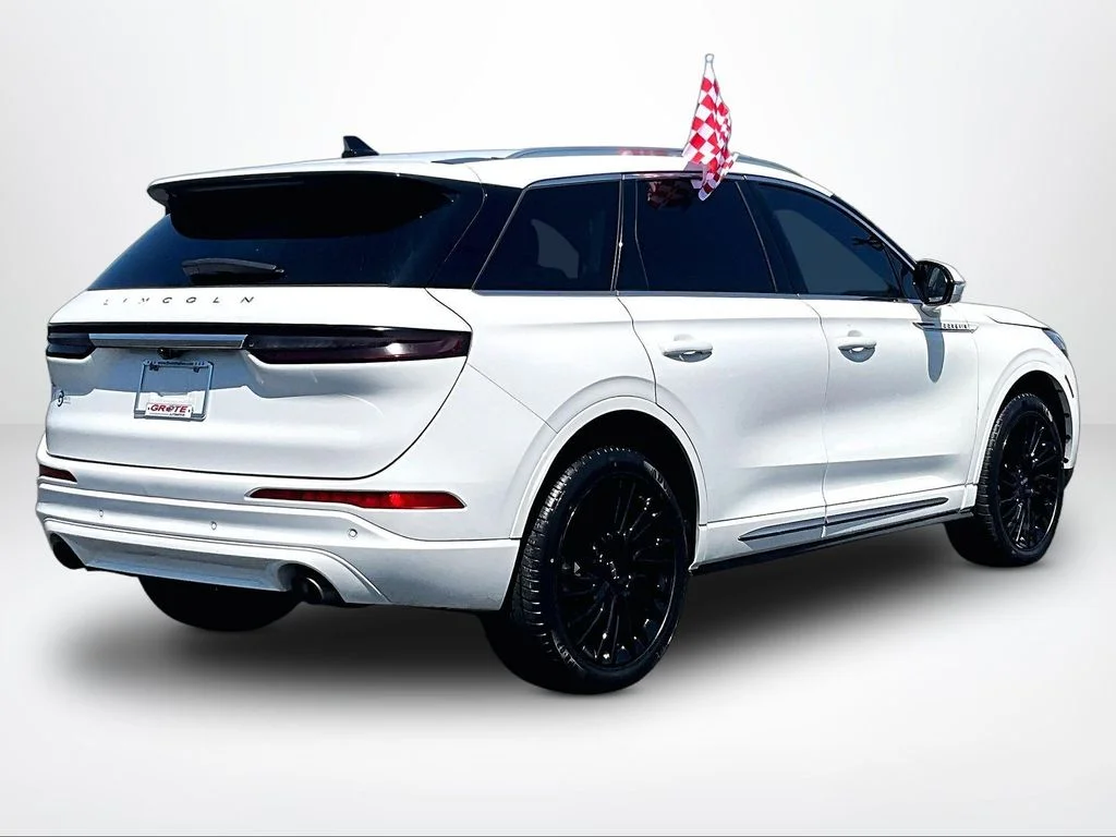 Used 2022 White Lincoln Reserve image 2