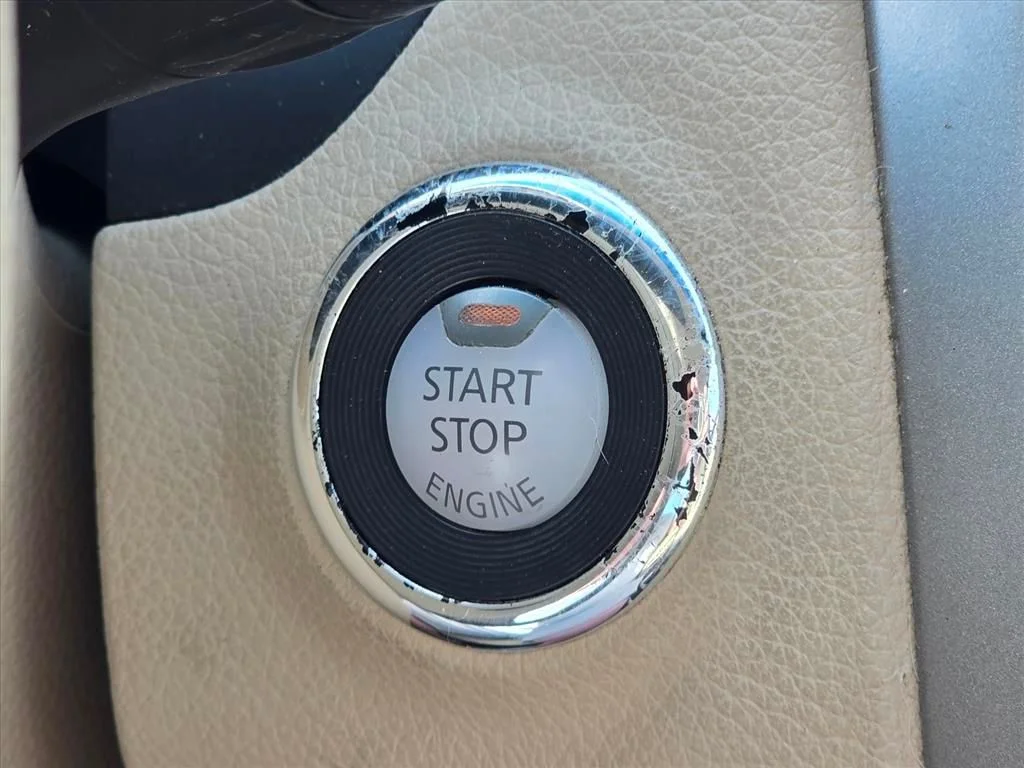 Used 2015 Blue Nissan 2.5 S image 17