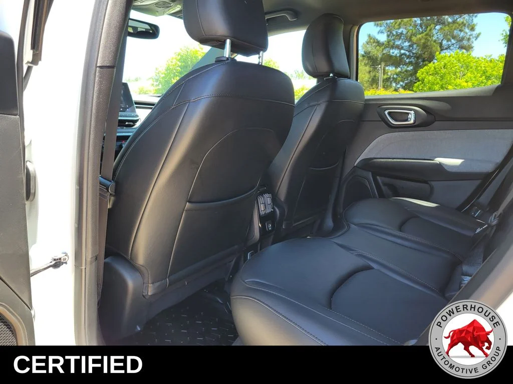 Used 2023 White Jeep Latitude Lux image 15