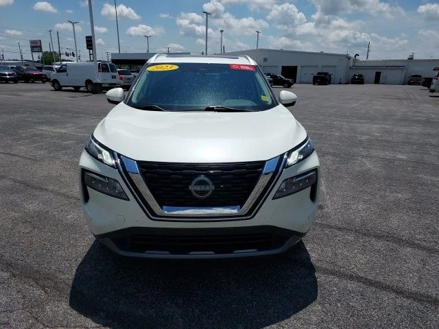 Used 2023 White Nissan SL image 11