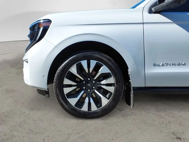 Used 2025  Ford Platinum image 9