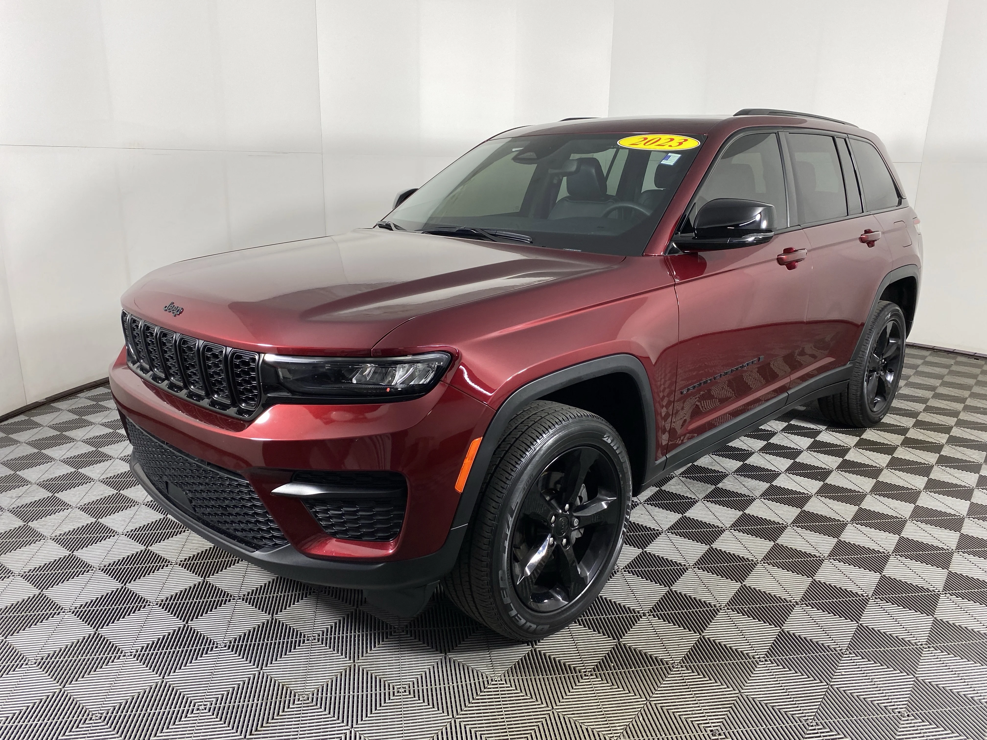 Used 2023 Velvet Red Pearlcoat Jeep Altitude image 11