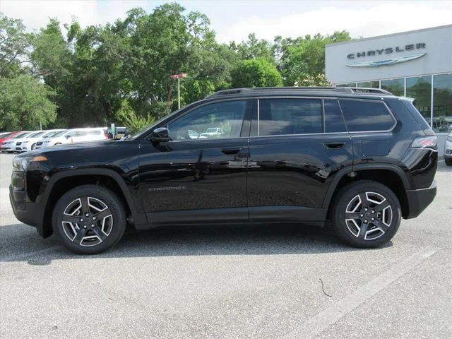 New 2026 Diamond Black Crystal Pearl-Coat Exterior Paint Jeep Limited image 4
