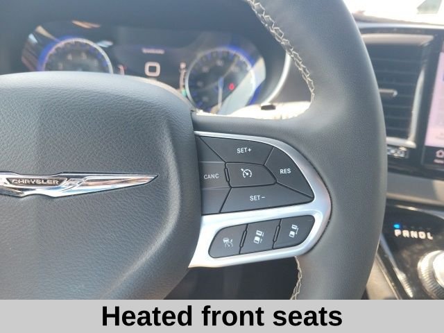 Used 2025 Bright White Clearcoat Chrysler Select image 13