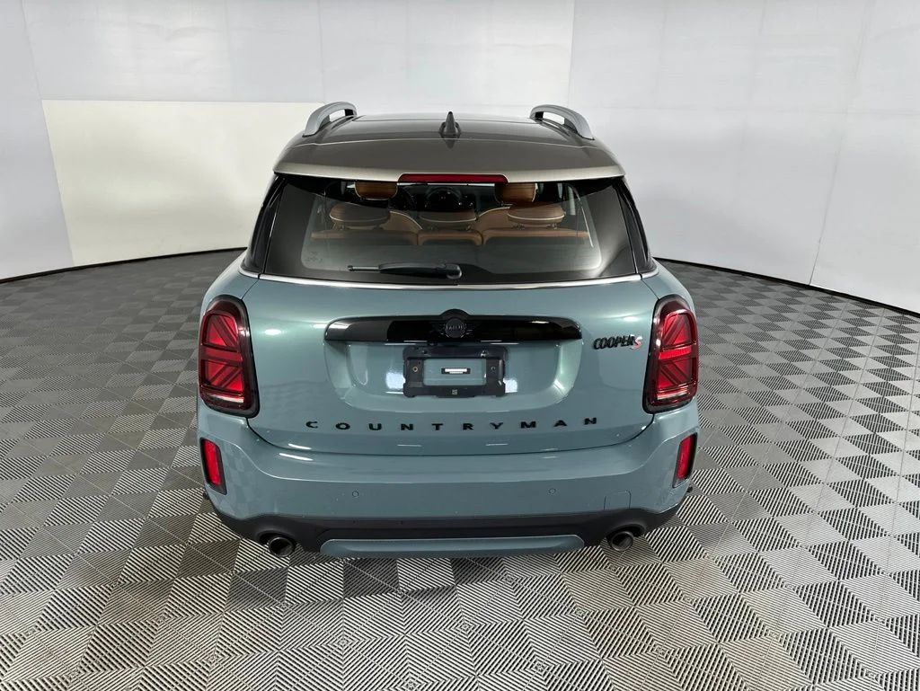 Used 2024 Green MINI Iconic image 9