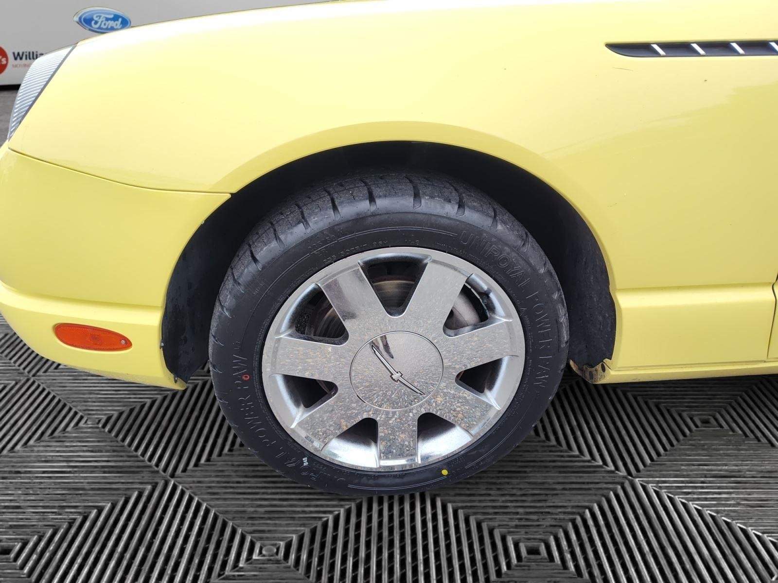 Used 2002 Inspiration Yellow Ford Deluxe image 14