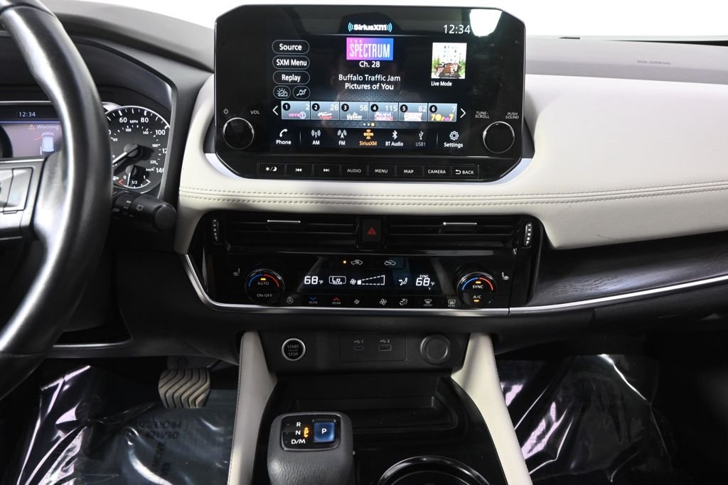 Used 2021 Pearl White Nissan SL image 27