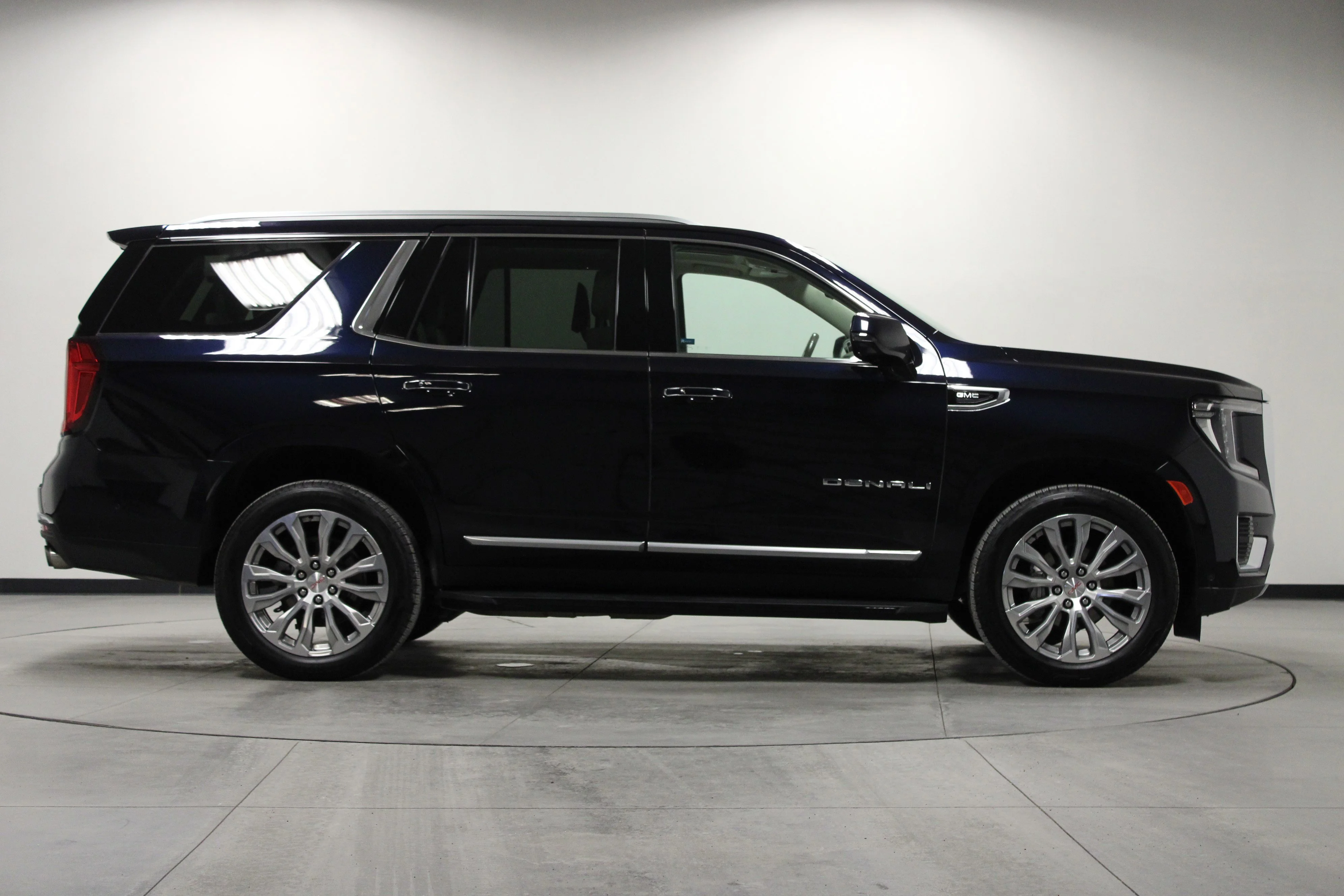 Used 2023 Midnight Blue Metallic GMC Denali image 3