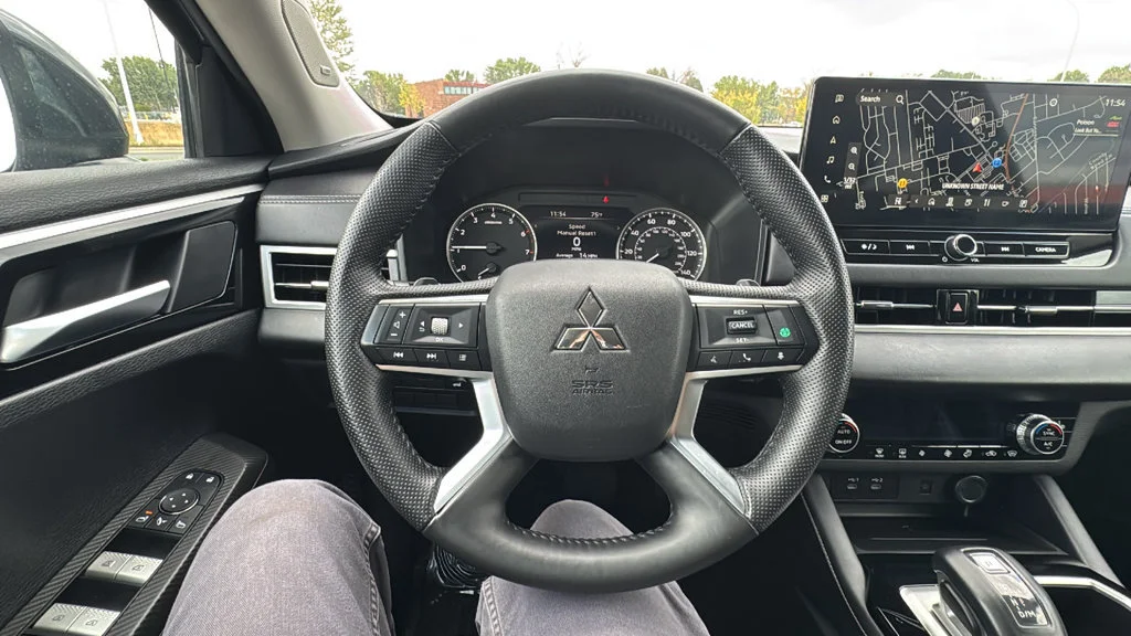 Used 2025 Gray Mitsubishi SE 2.5 S-AWC image 31