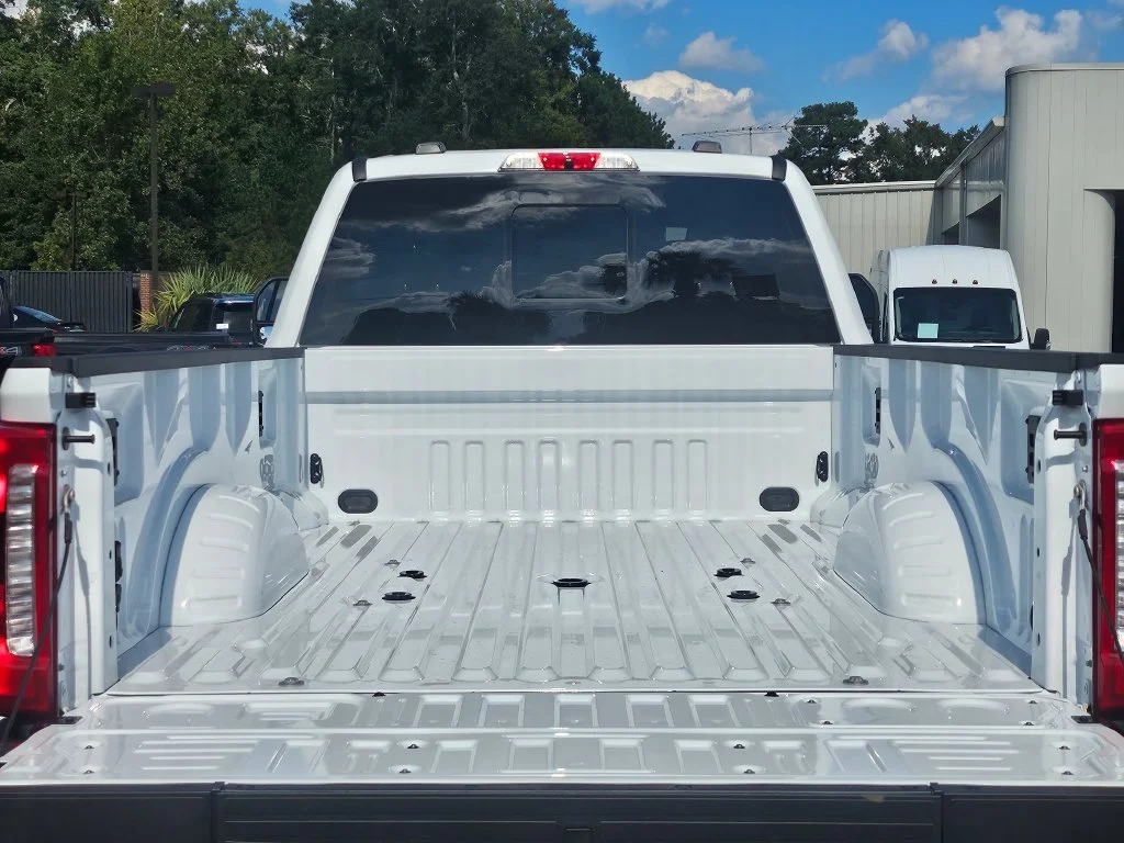 New 2027 Oxford White Ford F-350® XLT image 13