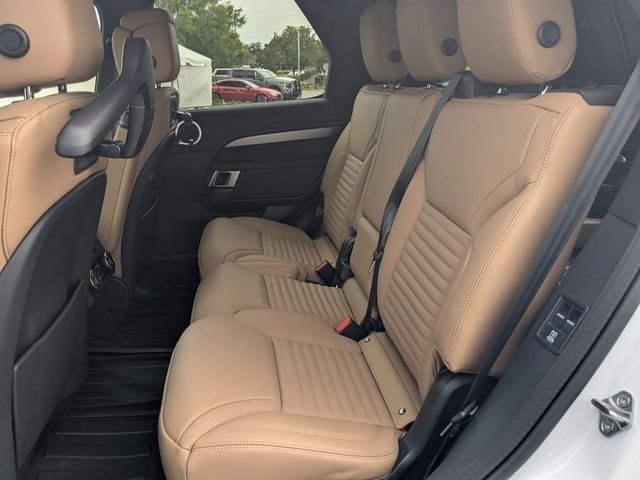 New 2026 Fuji White Land Rover Dynamic SE image 13