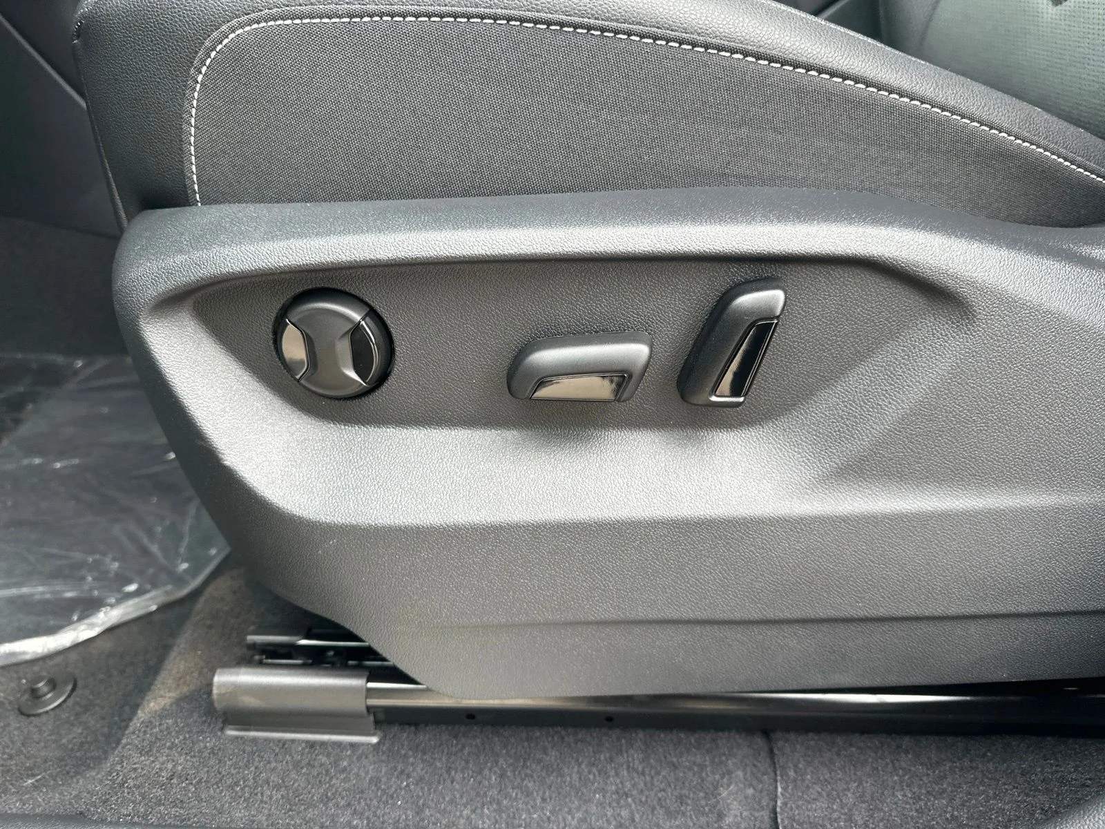 2026 Volkswagen Atlas SE w/Tech - Photo 13