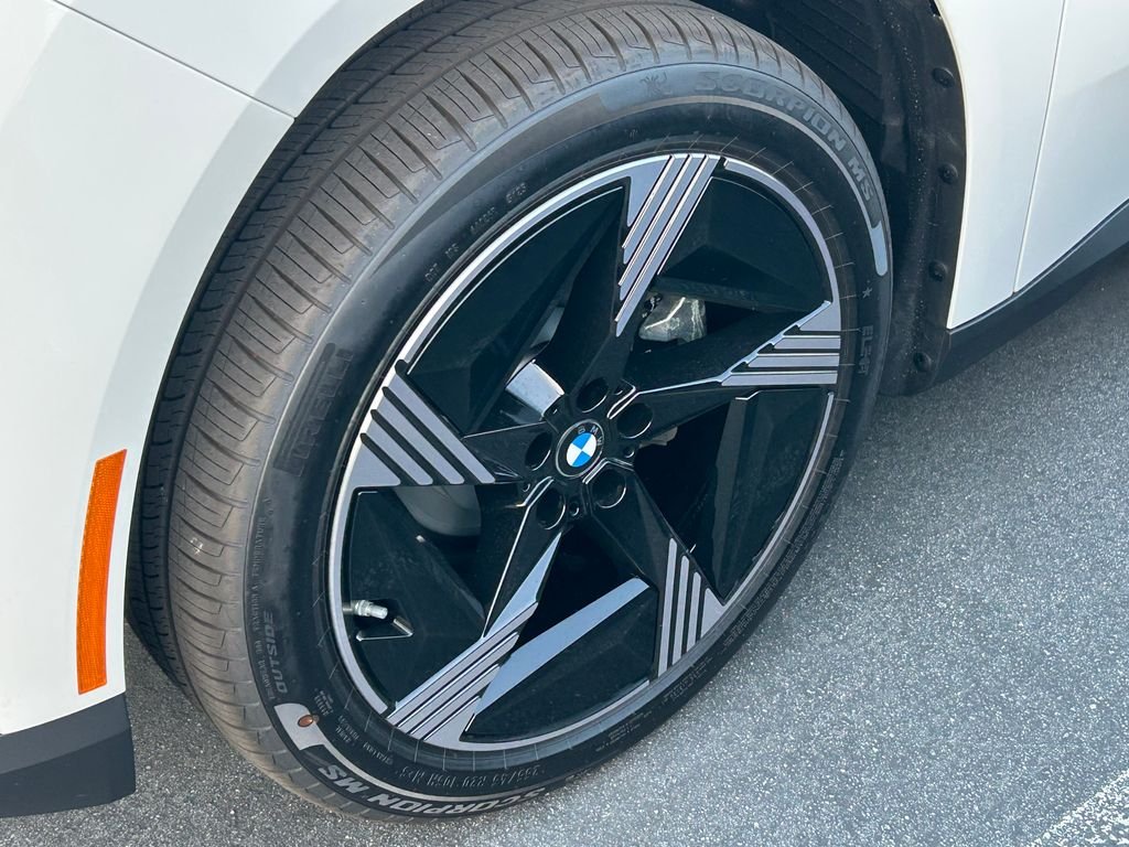 New 2027 Alpine White BMW  image 3