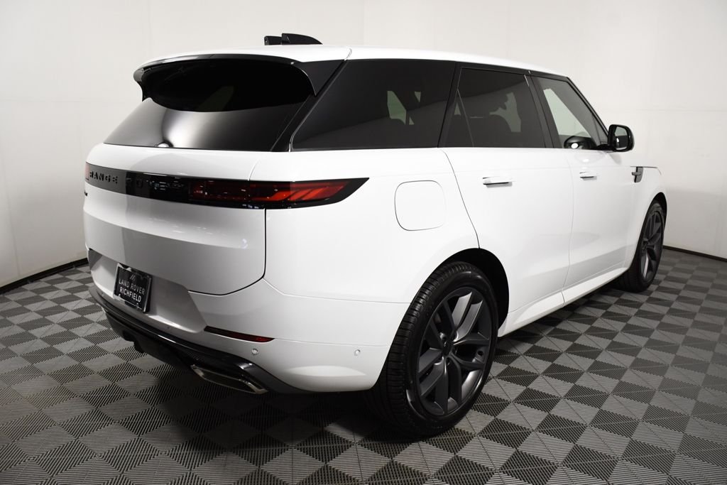 New 2026 Fuji White Land Rover Dynamic SE image 6