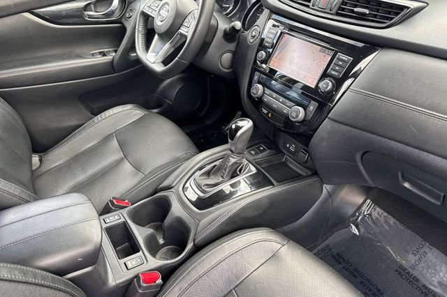Used 2020 Brilliant Silver Metallic Nissan SL image 20