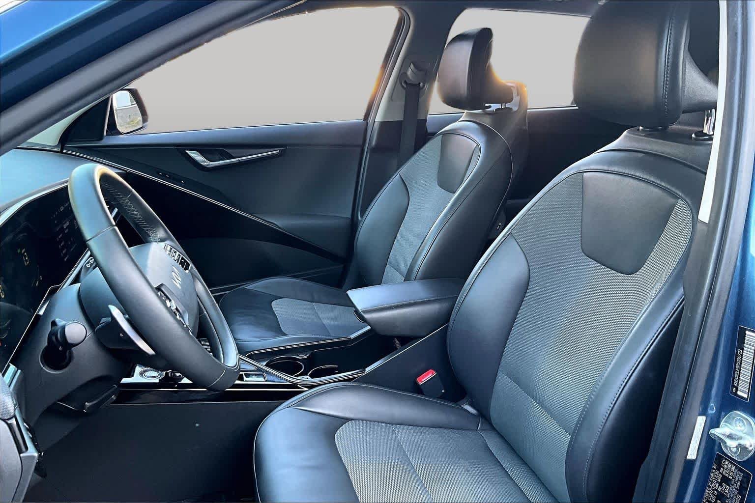 Pre-Owned 2023 Kia Niro EX Touring