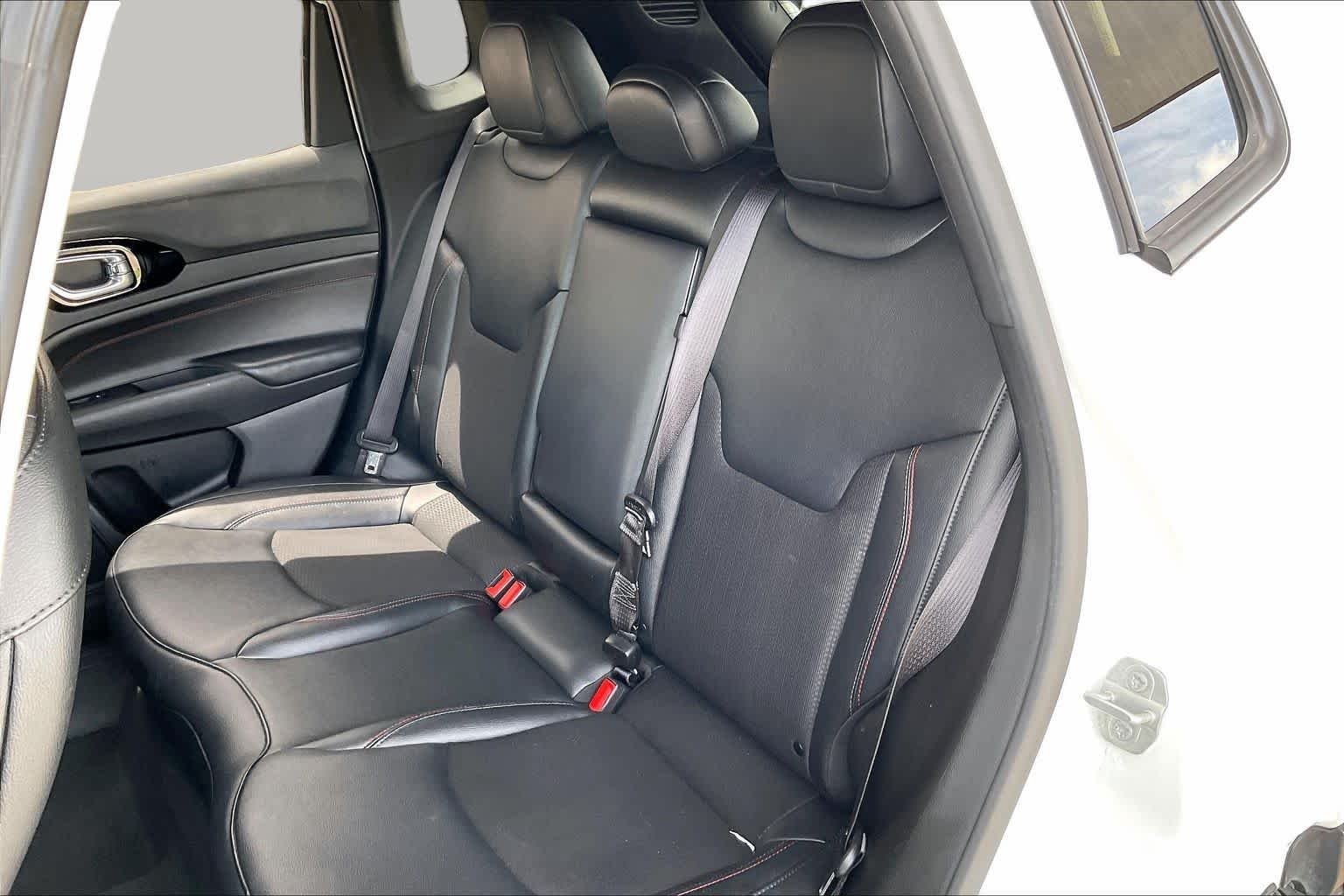 Used 2025 Bright White Clearcoat Jeep Trailhawk image 19