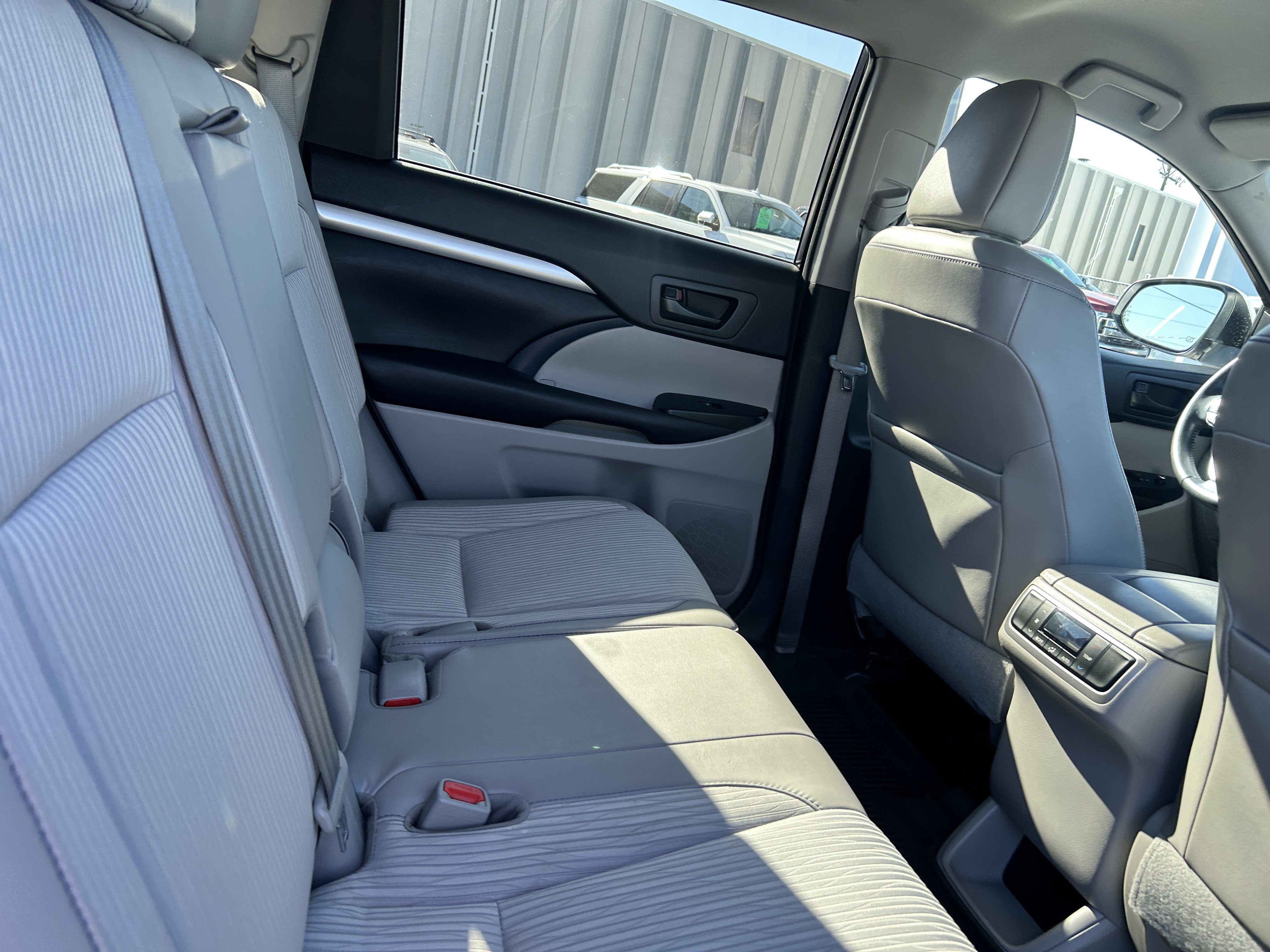 Used 2016 Blizzard Pearl Toyota LE image 11