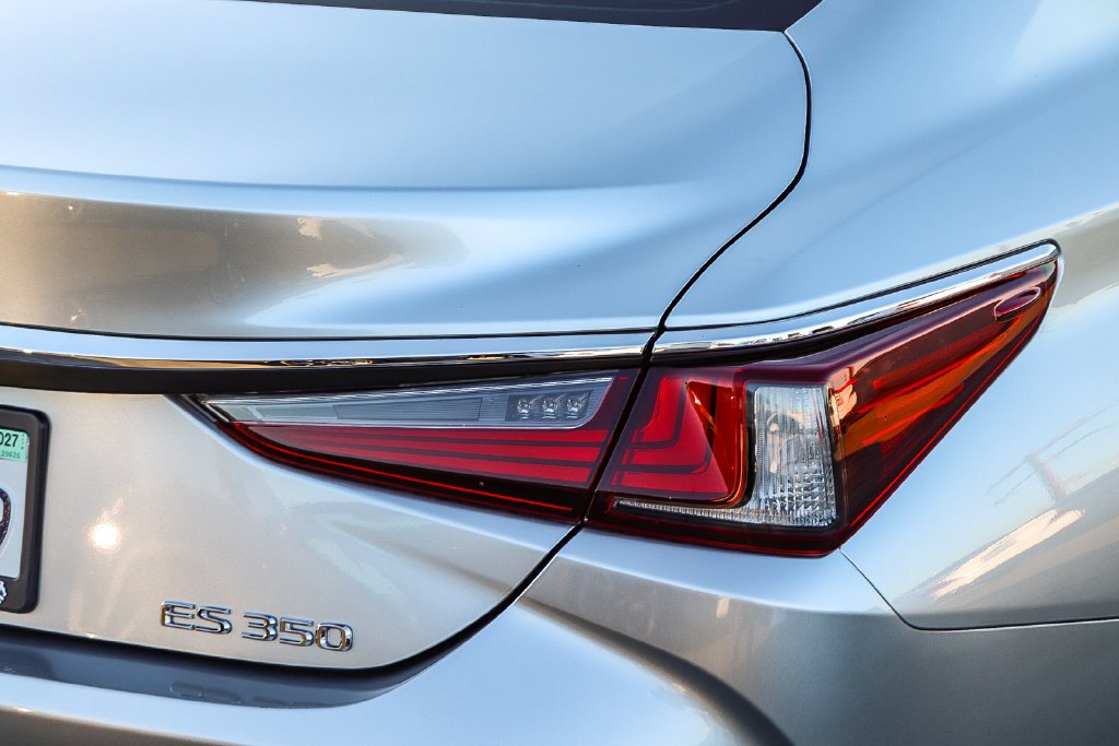 Used 2025 Iridium Lexus 350 image 9