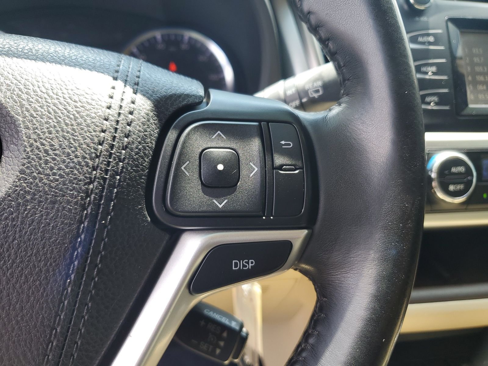 Used 2015 Red Toyota LE Plus V6 image 11