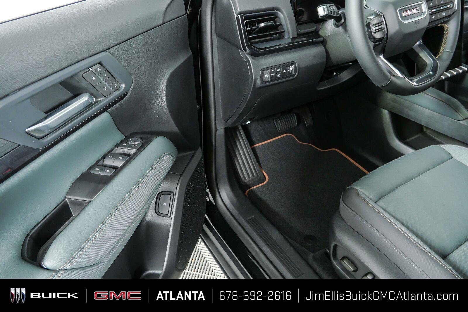2027 GMC Terrain AT4 - Photo 8